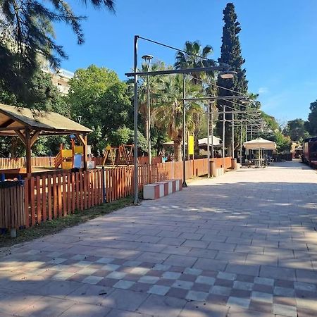 Δίπλα Στο Πάρκο Apartman Kalamáta Kültér fotó